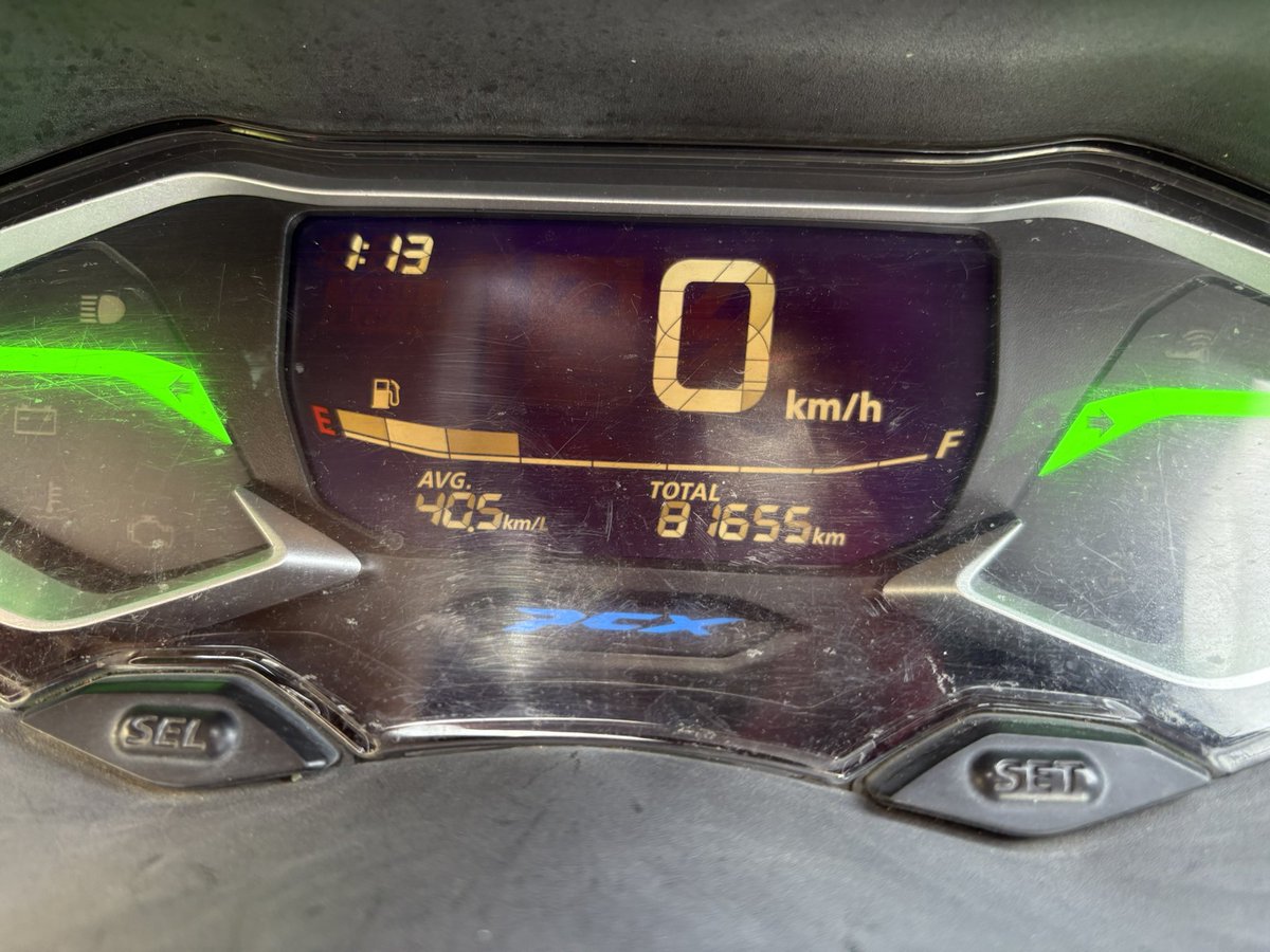 YuyaUE1's tweet photo. 納車から4年経過。時々エンストするけどまだまだ現役！

来年の今頃は10万キロ迎えられたらいいなぁ。

今年は色々修理箇所出てくるので頑張って稼がないと！ https://t.co/IbOFnBG0pj
