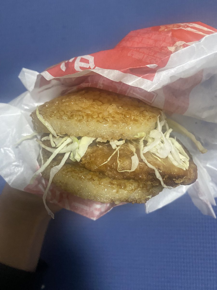 daradara8624's tweet image. タルタル南蛮チキンタツタとごはんタツタを食べました🍔
チキンとタルタルはやっぱり相性抜群!
醤油を塗ったご飯バーガーにチキンはベストマッチ!
皆さんも絶対に一度を食べた方が良いですよ😉
#チキンタツタ #チキンタツタ黄金の御馳走ついに登場 #タルタル南蛮 #マクドナルド #名探偵コナン