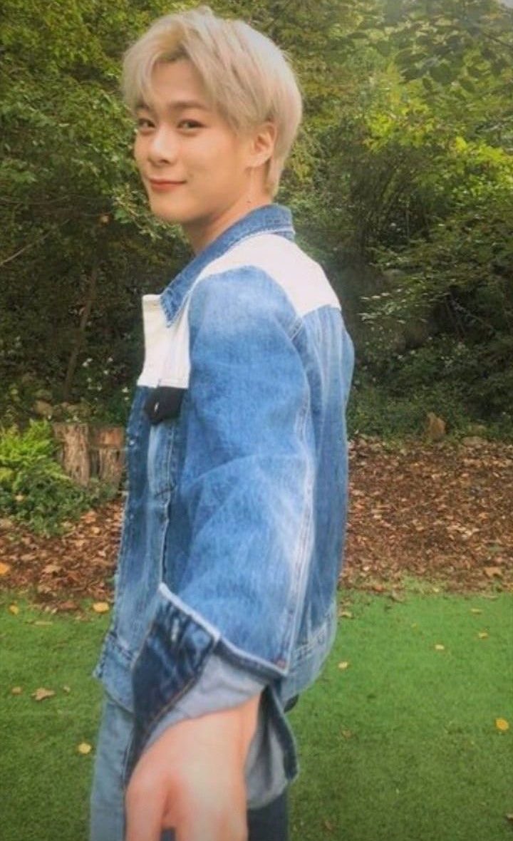 Прошло 2 года, в моей памяти ты все ещё с улыбкой на лице выполняешь челлендж в тиктоке.
Теперь ты яркая звездочка в ночном небе, лёгкий теплый ветерок, первый луч солнца и переливающаяся утренняя роса 
Время лечит, возможно