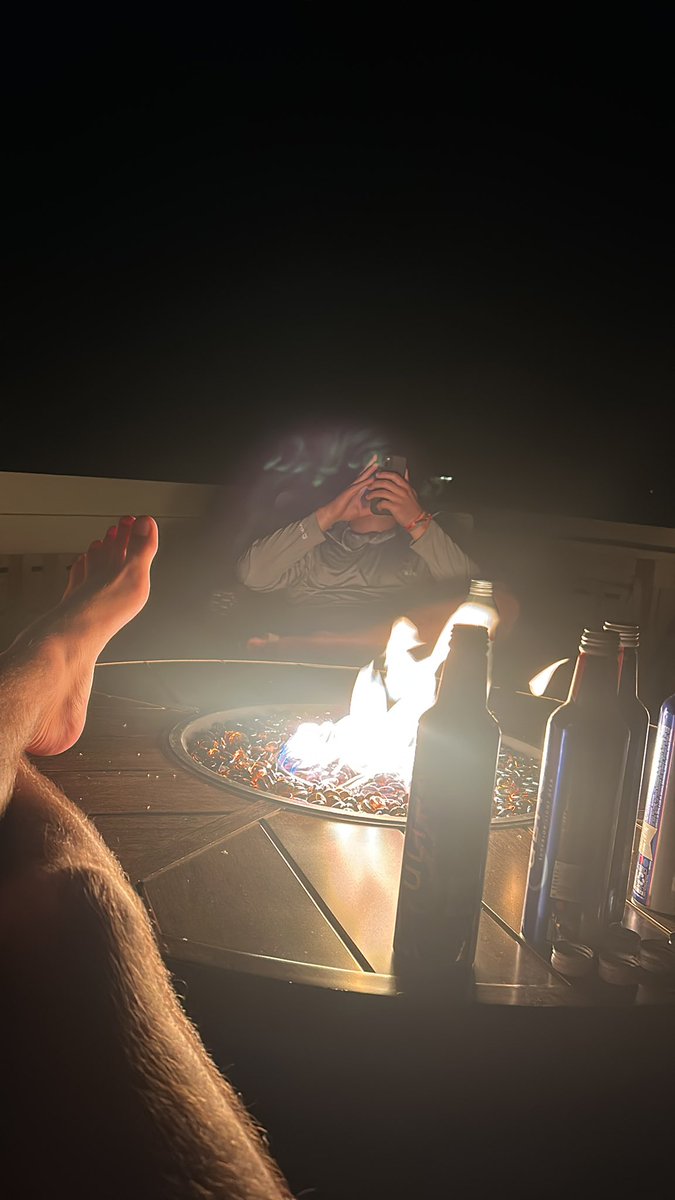 sammycaccitory's tweet photo. Pretty chill night. https://t.co/zVum8DJI6e