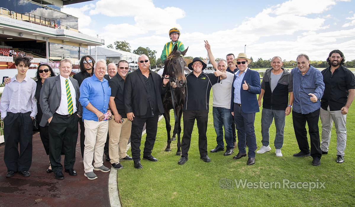 BLACK ORA - Ascot Sat 19th April <a href="/PerthRacing/">Perth Racing</a> #WesternRacepix #DerbyDay #GiddyUpAscot

More 📸 westernracepix.com
