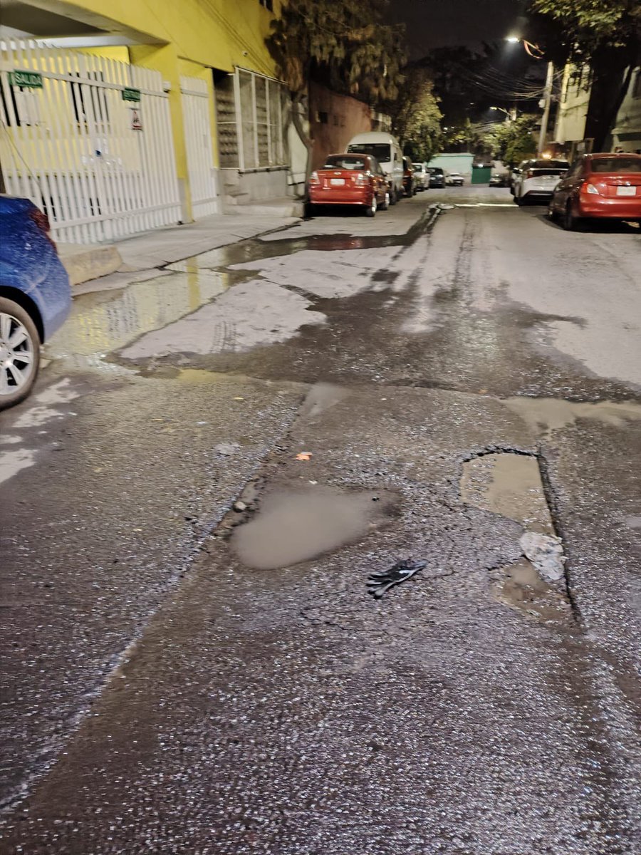 yocelinjim's tweet photo. @SEGIAGUA hay fuga de agua desde hace 1 mes  en calle san Isidro 180 pedregal de santa Úrsula Coyoacán. Vinieron a verla los de la alcaldía pero no hicieron nada. https://t.co/TcZ1WYcRzZ