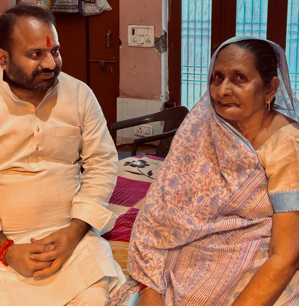 cmbjpup's tweet photo. जन्मदिन पर माँ का आशीर्वाद.......

मैं जो भी हूँ, या होने की आशा करता हूँ, 
उसका श्रेय मेरी माँ को जाता है।

~  अब्राहम लिंकन https://t.co/zUycjTpMe1