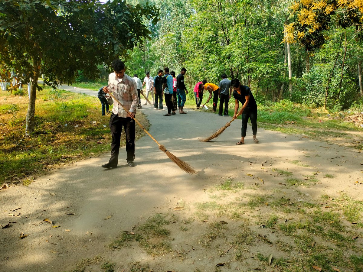 mkaindia's tweet photo. SERVICE TO HUMANITY
MKA Muhalla #Masroor, #Qadian conducts Waqar-e-Amal through cleaning initiatives
Promoting community service and a cleaner environment!
#Punjab https://t.co/IvDXqiiuGI