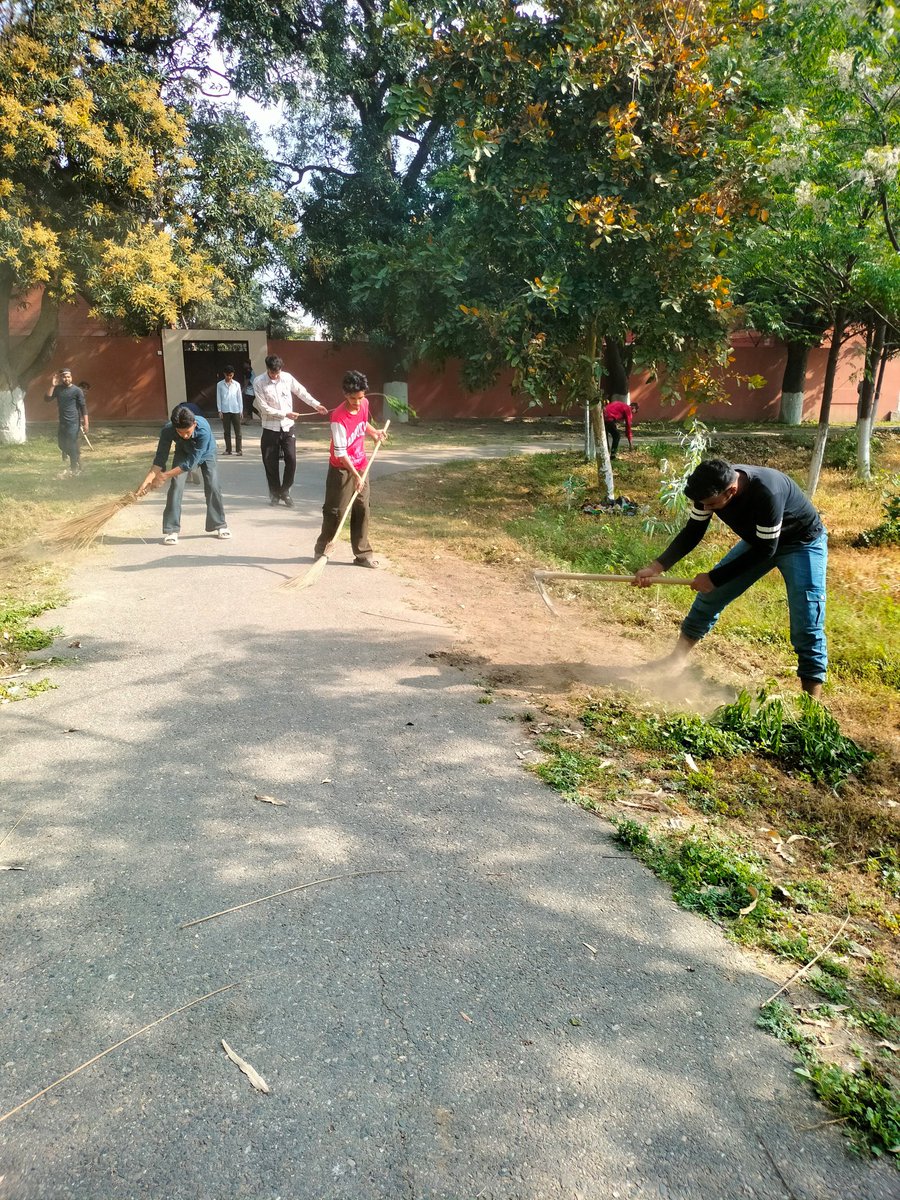 mkaindia's tweet photo. SERVICE TO HUMANITY
MKA Muhalla #Masroor, #Qadian conducts Waqar-e-Amal through cleaning initiatives
Promoting community service and a cleaner environment!
#Punjab https://t.co/IvDXqiiuGI