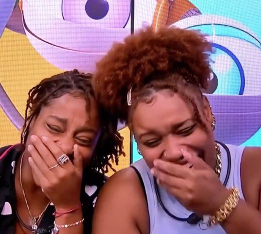 Taty girl eh mt fracassada , ne?  essa aí só ganha dinheiro quando faz show no São João pela prefeitura