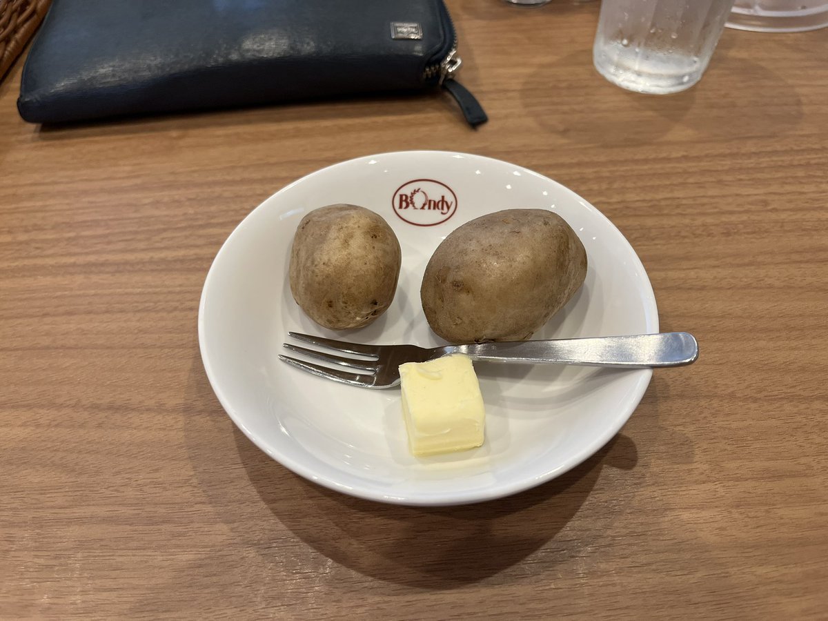 OVERLEV_AW11's tweet photo. 何故かじゃがいもが一緒に出てくるカレー屋、美味い https://t.co/a4xSyevt5X