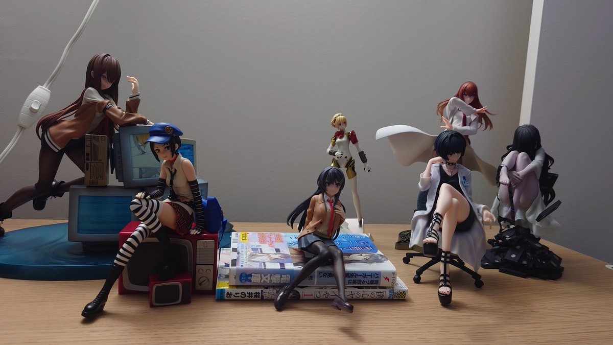 PTRZK's tweet photo. Home is where the anime figures are https://t.co/HxzQFkUyb9