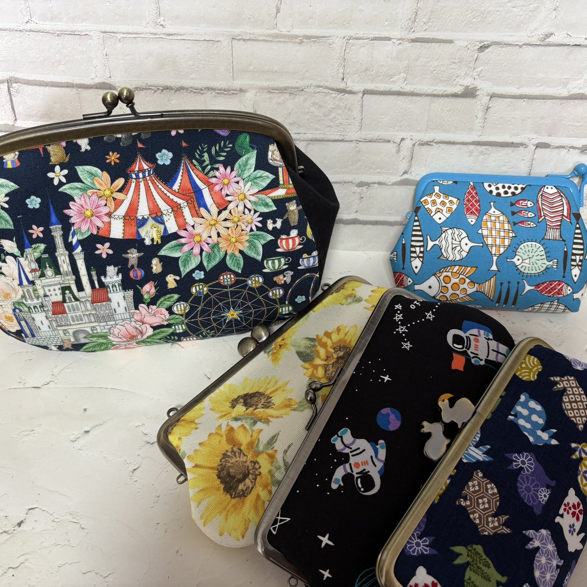 marchi_handmade's tweet photo. 5個口金つけたー！！！
私のイチオシはひまわり🌻✨

この生地とっても好き(♡˙︶˙♡) https://t.co/24v31DTvhV