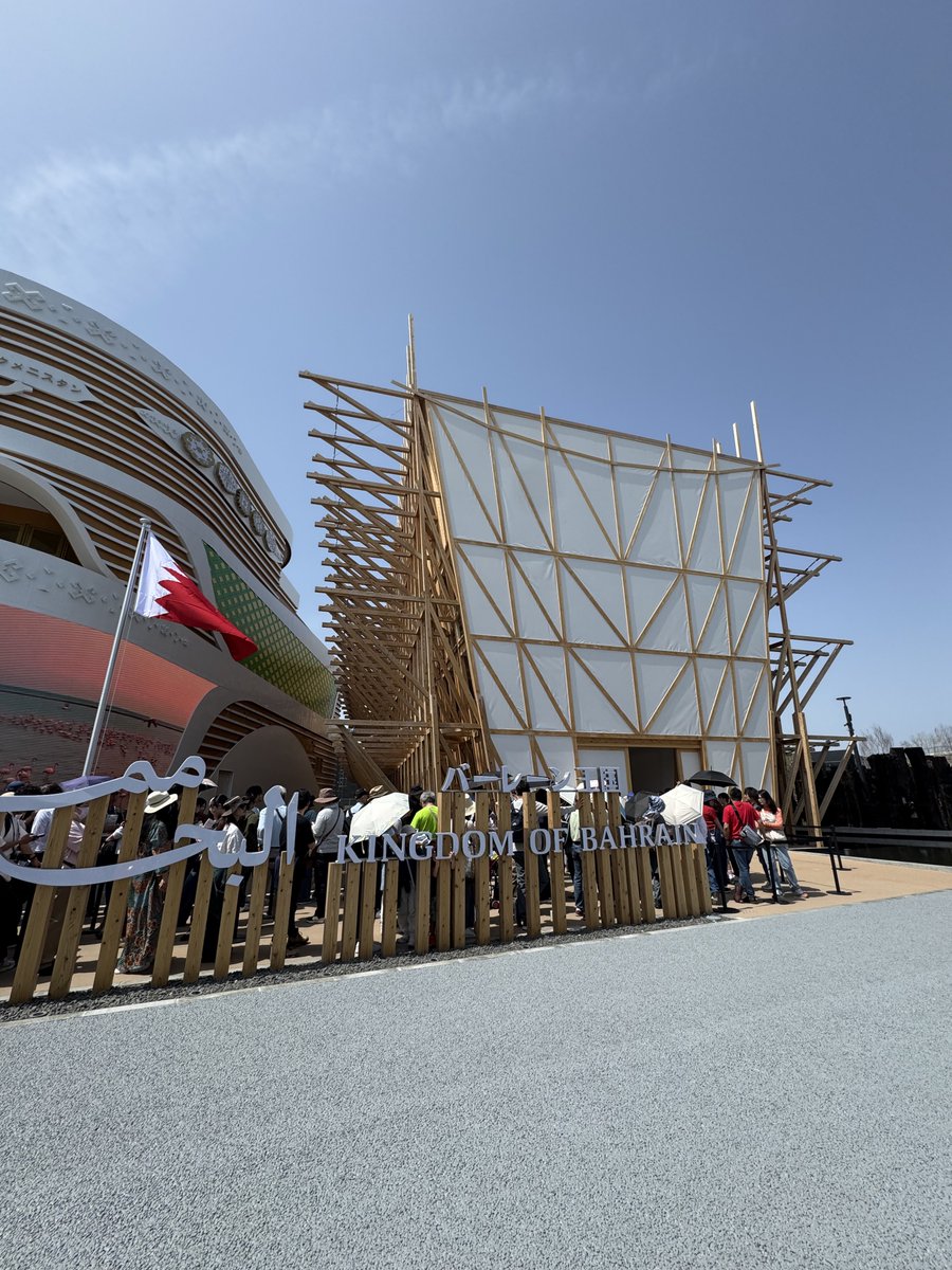 万博に来てます たまたま入ったバーレーン🇧🇭 ピアストリの日本GP用の