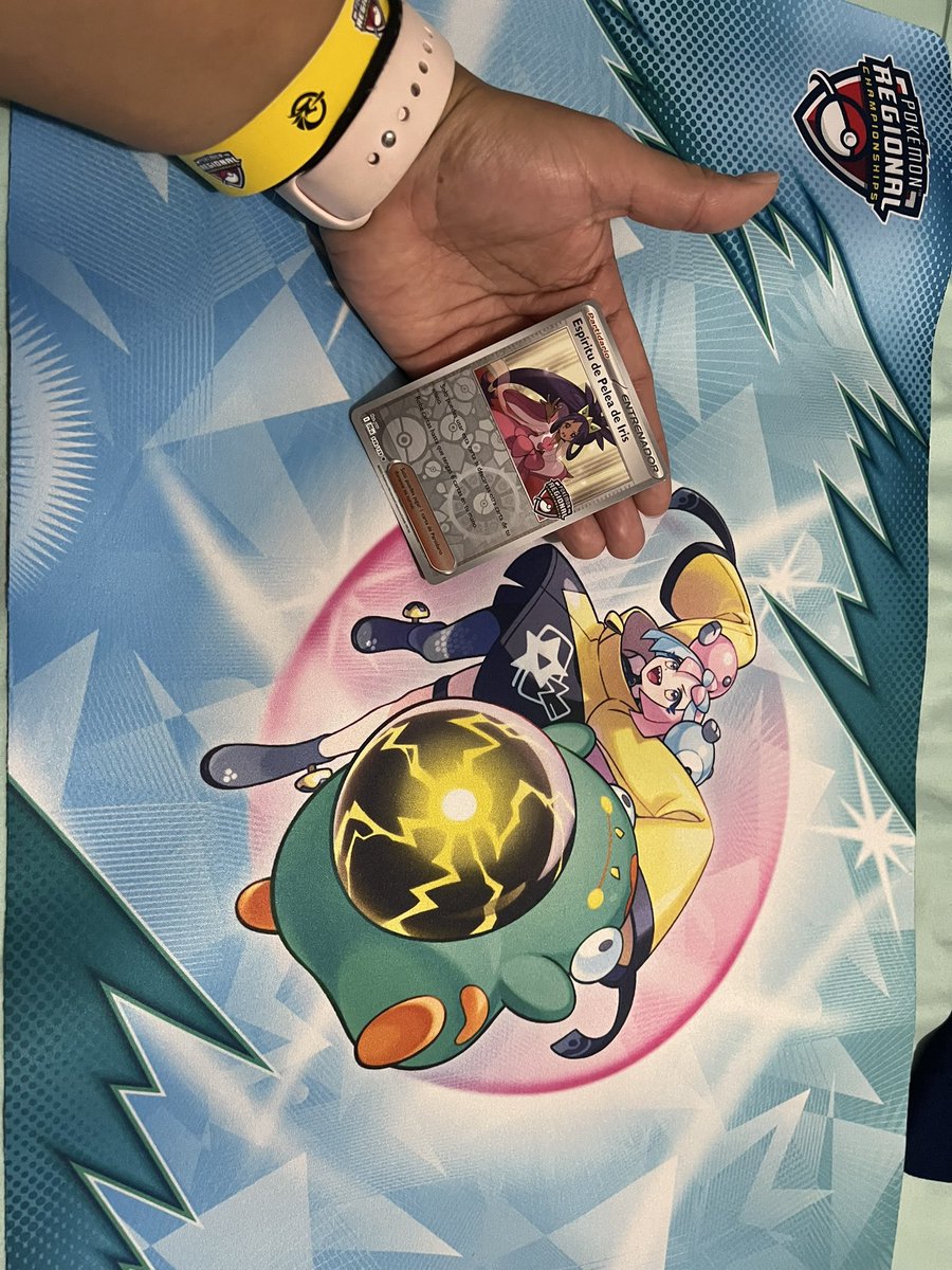 Ya listos para el regional en Monterrey! ( Pokemon Regional Championships) una cosa hermosa el playmat