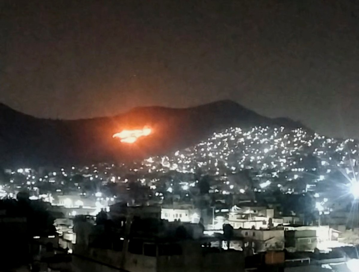 EdoMexInf's tweet photo. 9:45 pm | Tultitlán | Nuevamente reportan un #incendio en la Sierra de Guadalupe, en las inmediaciones de ampliación Buenavista y ampliación San Marcos  #EstadoDeMéxico #EdoMéx #Emergencia https://t.co/RqWJTJ5ybz