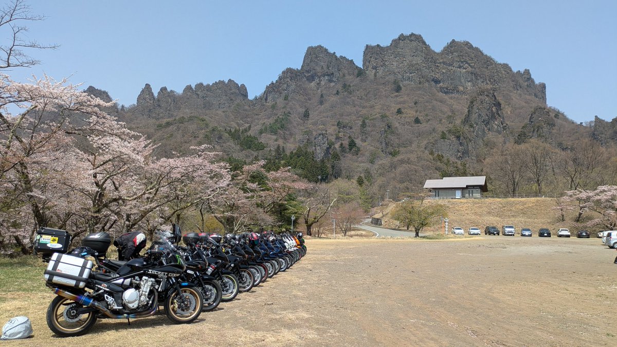 polder100's tweet photo. 【春バン】毎回フルーツに丸投げな春のツーリングです。
#妙義山
#駐車場
#おぎのや
#SUZUKI
#バンディット1250
#GSX650F https://t.co/kSo6Ka7BNo