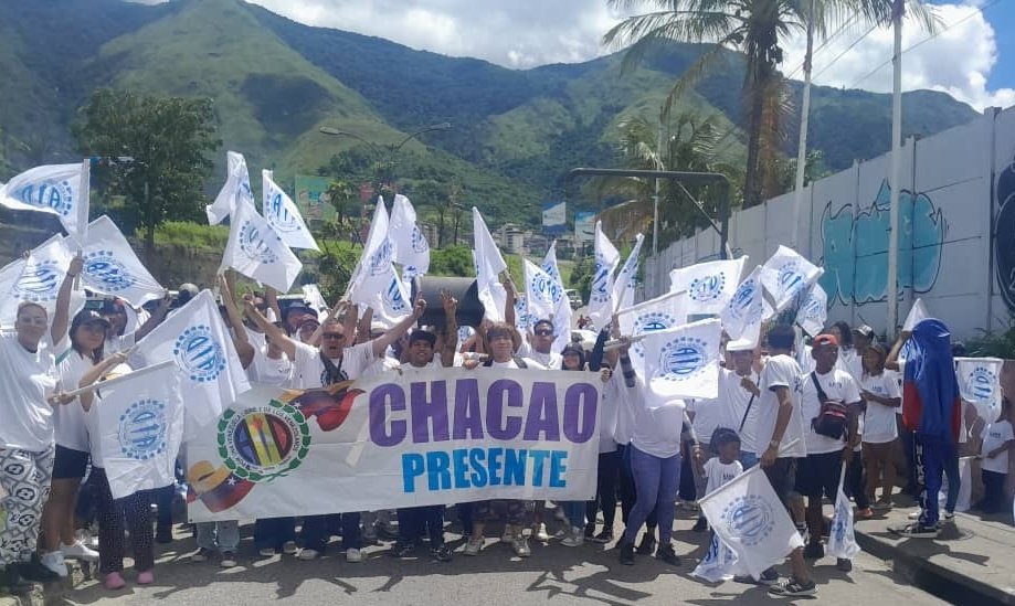 ADECOSCHACAO's tweet photo. @helizabeth3 Buenos Días...!!

Aquí los #ADecos de #Chacao en el estado #Miranda 

Con Negal Morales cómo Candidato a la Gobernación https://t.co/iDT3HFo4FX