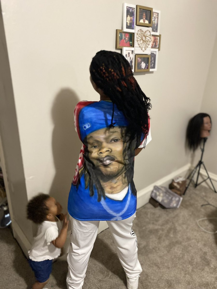 ReddDuhhh's tweet photo. @WifeyOvaHoes_ You sound like me he interact with me at every show !  Definitely not delusional ! He loves my outfits I make https://t.co/0Aa8XJVzkw