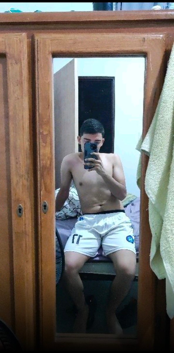 gliderquem98537's tweet photo. Nos envían a este chavo hetero, tiene novia quiere experimentar que sabe chupar verga por primera vez https://t.co/ru38wos4ID