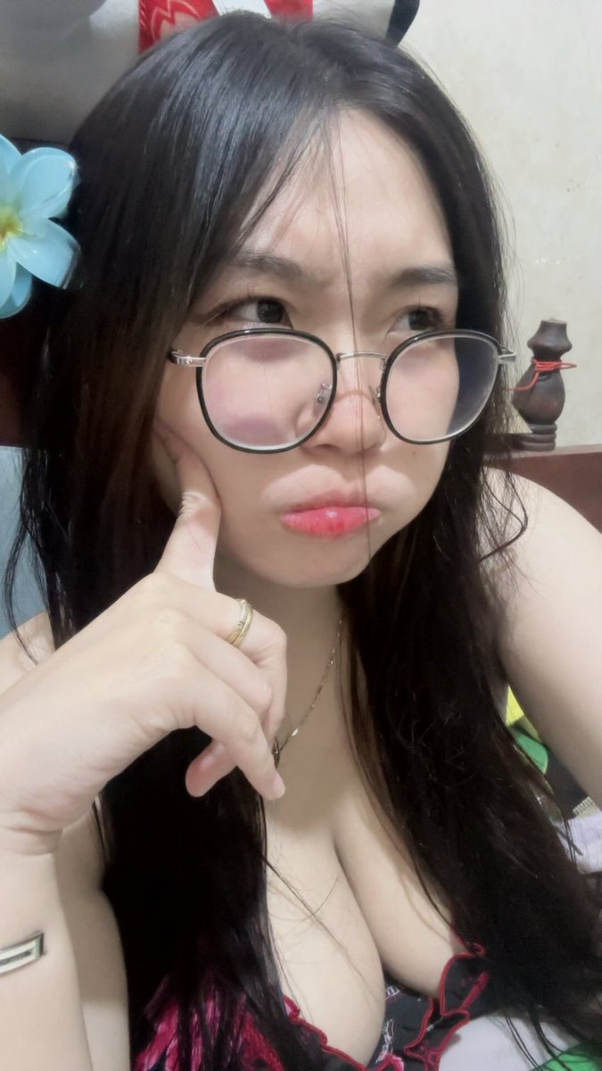 linhsankute's tweet photo. Ai muốn xem 🦋 thì thả tym post này cả đăng lại bài ghim 📷 chưa biết đùa là gì https://t.co/cfmZdSzF8d