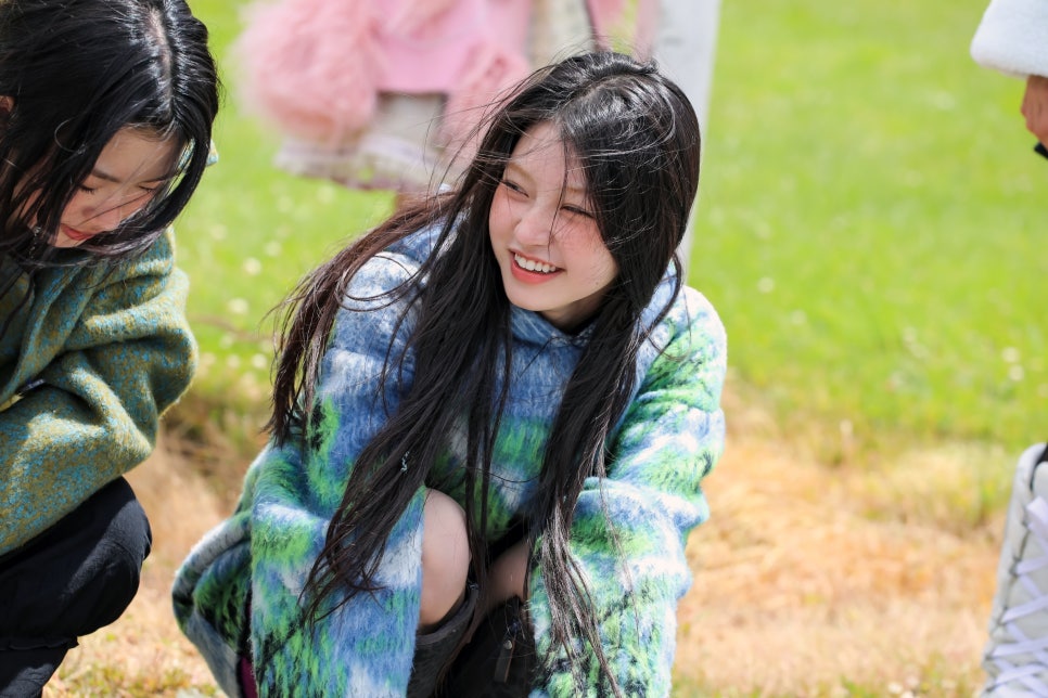 hawuem's tweet photo. ❀ּ ֶָ֢ Laughter in the breeze, sunlight in our hair, and nothing but good energy in the air. Moments like these—raw, real, and full of warmth—are the ones that stay with us the longest. Just joy, just us, just now. (⌯'ᢍ'⌯ ^)∫ https://t.co/Tqd46pTojG