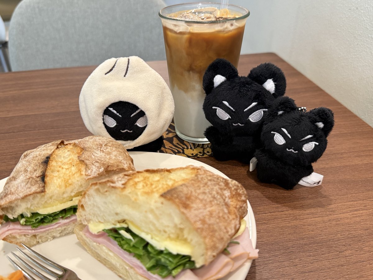 10cm, 7cm 깜한이와 선착특전 잘 받았어요
넘넘 귀여워요…🥰🥰 감사합니다 누나 🐈‍⬛ <a href="/kkamhani/">깜한이 (배송중•••)</a> #깜한이