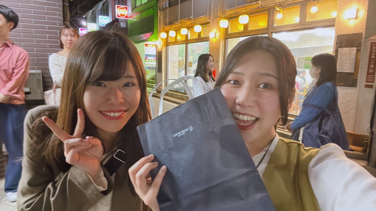 miryul_811's tweet photo. トヨタオフィス養成所時代の同期の美内めぐみちゃんが出演されている、「奇跡のりんご」観劇しました🍎
リアルな世界との融合もあり、本当に大切なことについて考えさせられるお話で、役者さんたちのキャラクターがとても魅力的でした🌟

行く前に立ち寄った「東奔西走」さんもおいしかった！ https://t.co/kc7Mw07iVZ