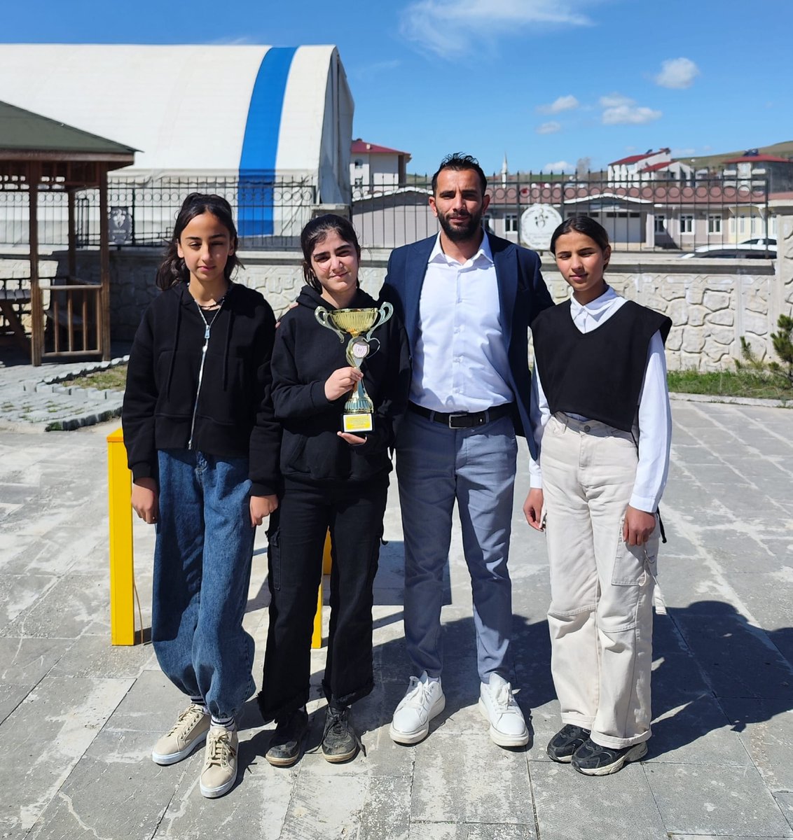 İlçemizde düzenlenen Dart Turnuvasında kızlarımız 1️⃣. olmuştur. Emeği geçen öğretmenlerimize , bizlere destek olan Tutak YBO'nun kıymetli idarecilerine ve öğretmenlerine çok teşekkür ederiz 🙏🏻🏆 <a href="/tutakmem/">Tutak İlçe MEM</a> <a href="/tutakgm/">Tutak Gençlik Merkezi</a> <a href="/agrimem/">AĞRI MEM</a> <a href="/agri_mem_arge/">Ağrı MEM Ar-Ge</a> <a href="/mehmetk_04/">mehmet kartal</a> <a href="/mehmetk37779583/">mehmetkartal</a> <a href="/meb_ogm/">Ortaöğretim Genel Müdürlüğü</a>