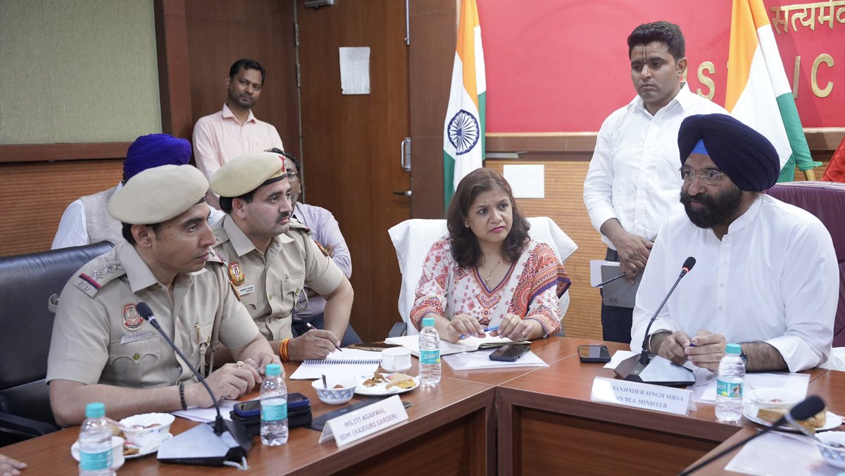 mssirsa's tweet photo. Held a productive meeting with officials from MCD, PWD, DJB, BSES, DUSIB & IFC at the District Magistrate West office to discuss strategy and actions to combat illegal construction, polluting establishments and encroachment in Rajouri Garden.

Led by CM @gupta_rekha Ji, we remain committed to make coordinated efforts for better roads, drainage, water, power & sanitation services for residents.