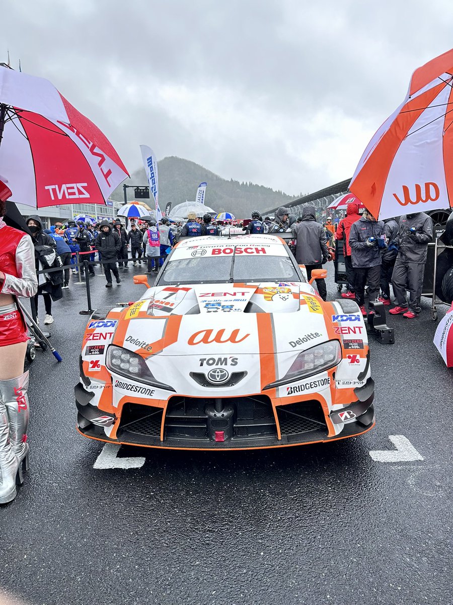 RACINGLABO's tweet photo. 今夜24時からは #SUPERGT 開幕戦岡山GT500の模様をお届けします!
雨の中の決勝はセーフティーカー連発のヤバすぎる展開です!
番組MC吉村さんも絶叫の嵐です!
#TVTOKYO
#吉村崇
番組の中では素敵なプレゼント🎁もあります!
お楽しみに! https://t.co/Z7lxhkF0rF