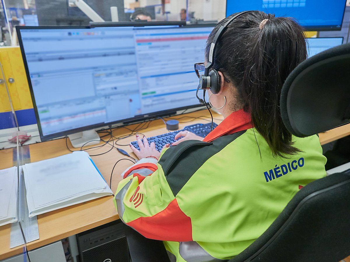 112canarias's tweet photo. Dos mujeres resultaron heridas de carácter moderado tras salirse de la vía el turismo en el que viajaban por la carretera general de Puerto de la Cruz en #Tenerife

➡️Intervinieron dos ambulancias del #SUC @BomberosTf y Policía Local

Más información⬇️
https://t.co/jVbq0EqriR https://t.co/6oPwTjDBoA