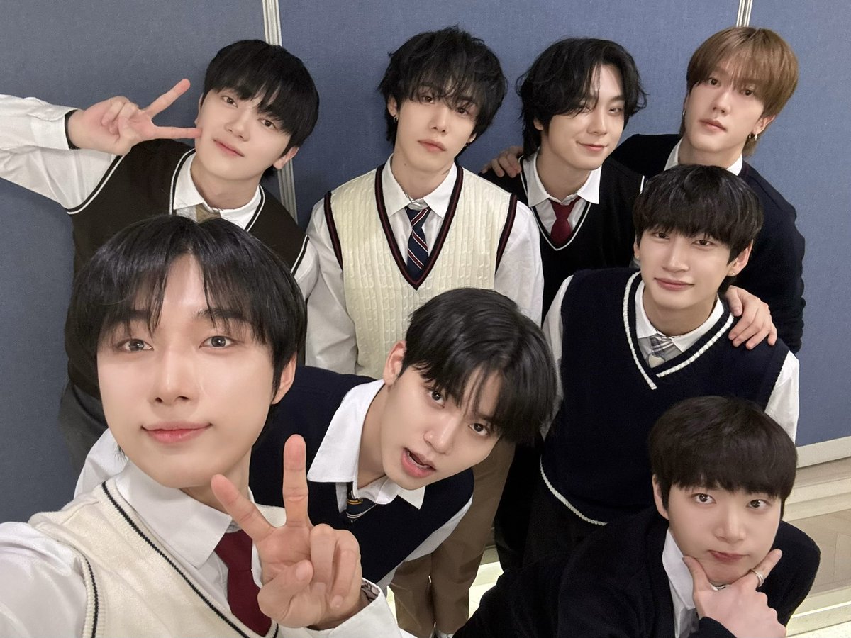 OmegaX_official's tweet photo. 100억 부자 vs 교복 오엑이
교복 오엑이
1000억 부자 vs 교복 오엑이
교복 오엑이
100조 부자 vs 교복 오엑이
교복 오엑이
1000경 부자 vs 교복 오엑이
교복 오엑이
1000간 부자 vs 교복 오엑이
교복 오엑이
1000항하사 부자 vs 교복 오엑이
교복 오엑이

우리 오엑 무리얌💕

#OMEGA_X #오메가엑스 https://t.co/52B3TlVXto