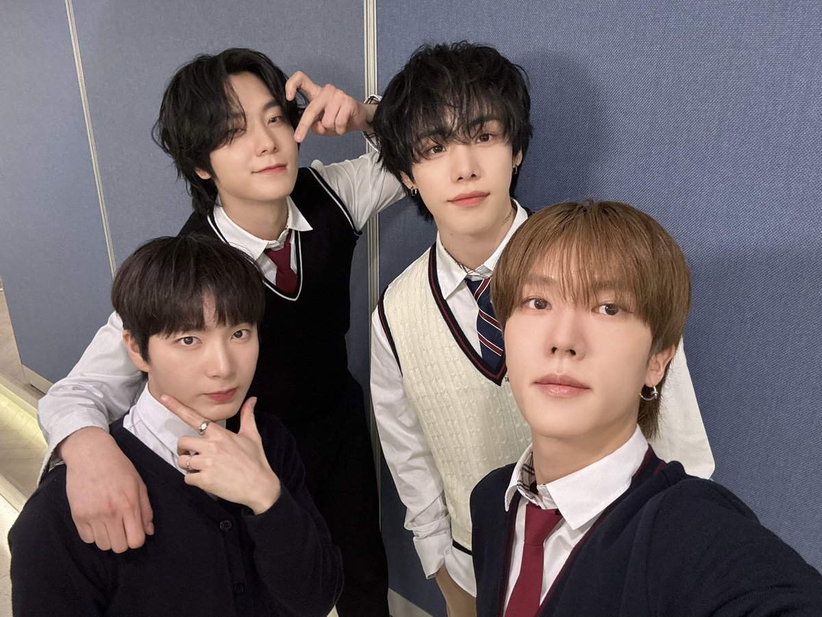 OmegaX_official's tweet photo. 100억 부자 vs 교복 오엑이
교복 오엑이
1000억 부자 vs 교복 오엑이
교복 오엑이
100조 부자 vs 교복 오엑이
교복 오엑이
1000경 부자 vs 교복 오엑이
교복 오엑이
1000간 부자 vs 교복 오엑이
교복 오엑이
1000항하사 부자 vs 교복 오엑이
교복 오엑이

우리 오엑 무리얌💕

#OMEGA_X #오메가엑스 https://t.co/52B3TlVXto