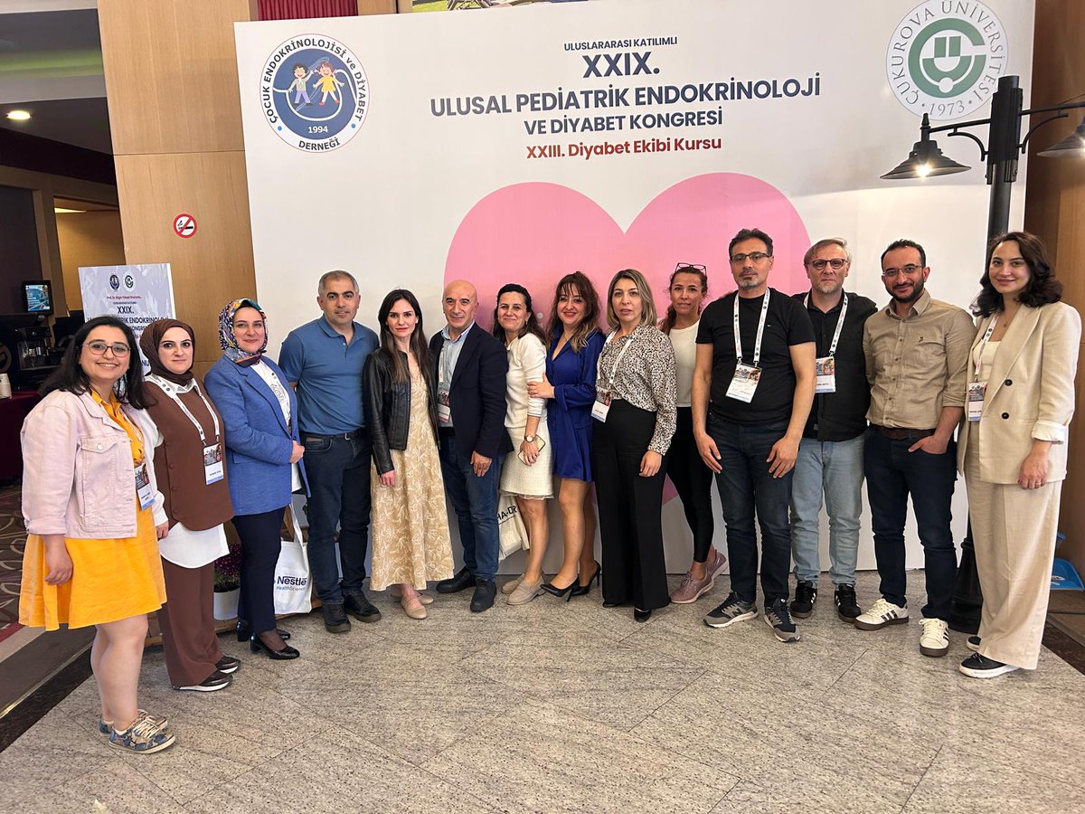 Çocuk Endokrin Ulusal Kongresindeyiz.

"Evrimsel Endokrinoloji Çalışma Grubunu" kurduk ve ilk toplantımızı yaptık.

Ülkemizde  evrimsel tıbbın  klinik endikrinolojiye  uyarlanmasıyla klinik endokrinoliye temel olacak  hastalıklara kapsamlı bir perspektif vermeyi umuyoruz