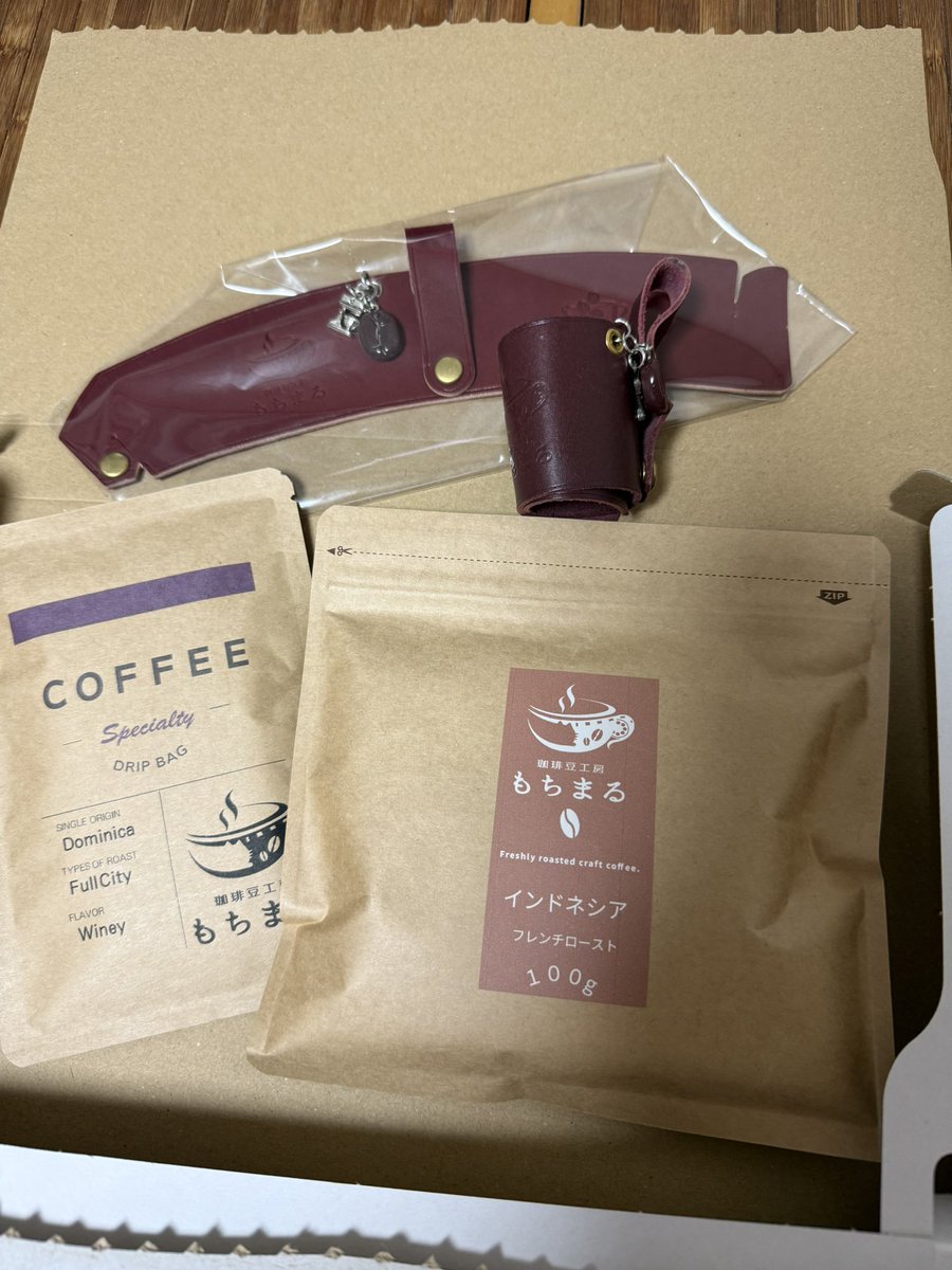 skm__7777's tweet photo. 仲良しのお友達に私のお気に入りカップホルダーをプレゼントしようと思って2個目を注文しました。
#もちまるさん
前のやつはちゃんと育てながら使ってます♫
インドネシアも最高！
しばらくぶりの注文だったのに覚えて下さっていて、丁寧なお店だなと思いました。
#もちまるコーヒー
#自家焙煎 https://t.co/atSoujNRed