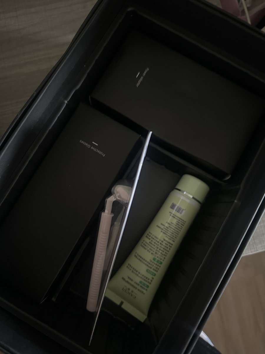 lostmyselfnov's tweet photo. เครื่องกำจัดขน XSKIN ของเพจล้นตู้

🌟 3,500 บาทรวมส่ง 
🌟 ไม่จำกัดช๊อต
🌟 ตัวเครื่องใช้งานได้ปกติ 
🌟 อุปกรณ์ ตัวเครื่อง สายชาร์จ แว่นกันแสง มีดโกน และเจลว่านหาง
🌟 สามารถขอดูเพิ่มเติมได้นะคะ
🌟 แอดไลน์ได้เลยค่ะ

#เครื่องเลเซอร์ขน #เครื่องกำจัดขน #XSKIN 
#เครื่องกำจัดขนเพจล้นตู้ https://t.co/EXw8TlmQ6w