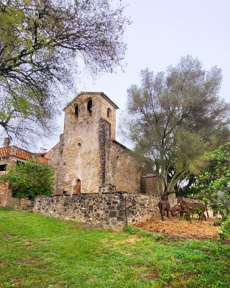 Balateu's tweet photo. Matí de visita obligada al Sant Sepulcre de Palera (Beuda). El dia amb la llum més esperançadora 🙏
#SantSepulcreDePalera #Beuda
#DissabteSant #Besalú #Palera #ComtatDeBesalú #Jerusalem https://t.co/32rWbqW1Eo