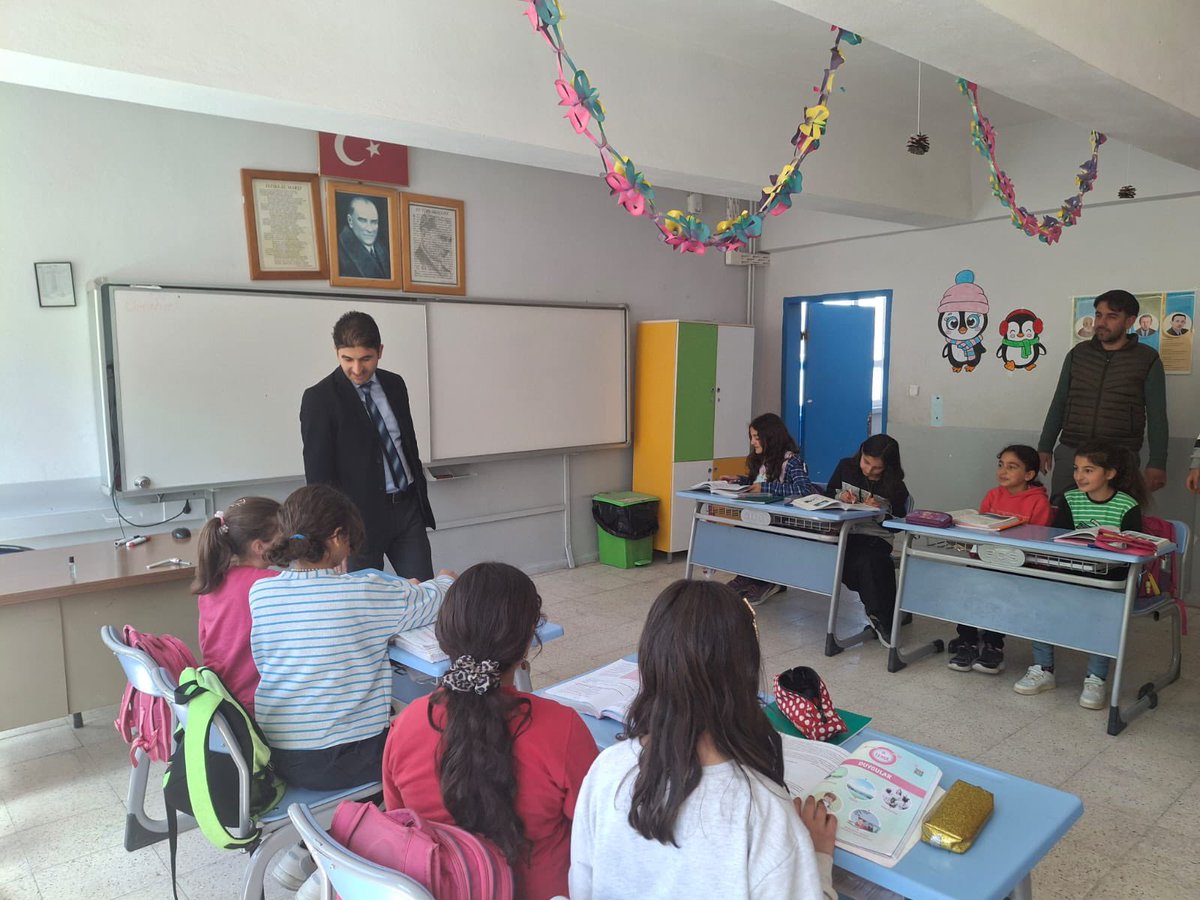 hekimhanmem's tweet photo. 🏫 Okul ve Kurum Ziyaretleri

✨️İlçe Milli Eğitim Şube Müdürümüz Sn. Gökhan COŞANAY okul ziyaretleri kapsamında;  

📍Kurşunlu Yatılı Bölge Ortaokulu ile

📍Kurşunlu İlkokulu'nu

ziyaret ederek yürütülen çalışmalar hakkında bilgi aldılar.
@MalatyaMem @tcmeb @hekimhanmem https://t.co/os0udbCZJv