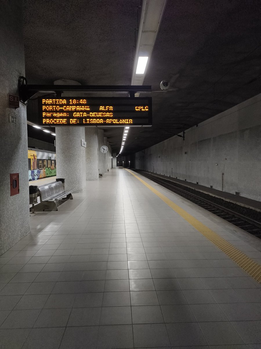 O Minipreço da vossa rua pode ser assustador mas já viram a estação de Espinho?