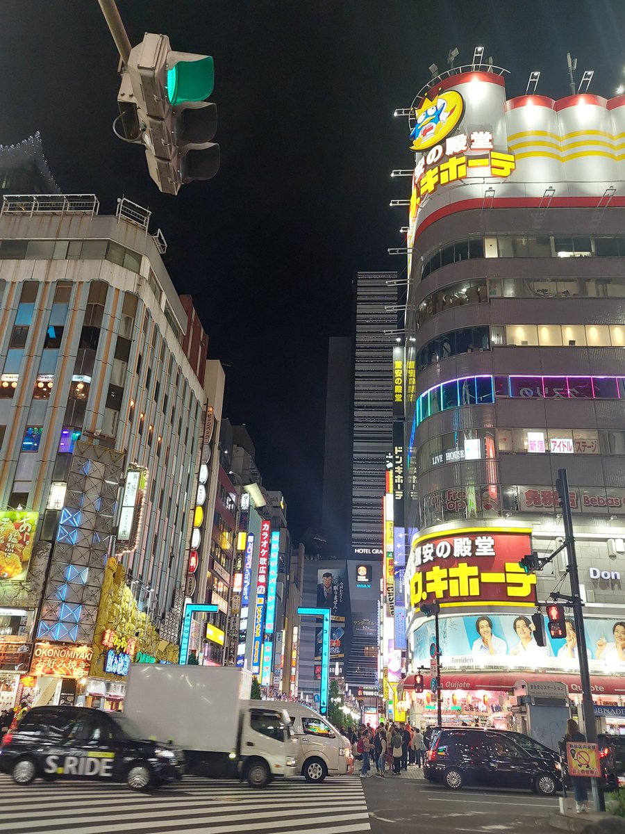 luv_chinchillin's tweet photo. Ahhh Japan in April..already wanna come back here. Another world. Truly stunning. https://t.co/Chr15YWgbh