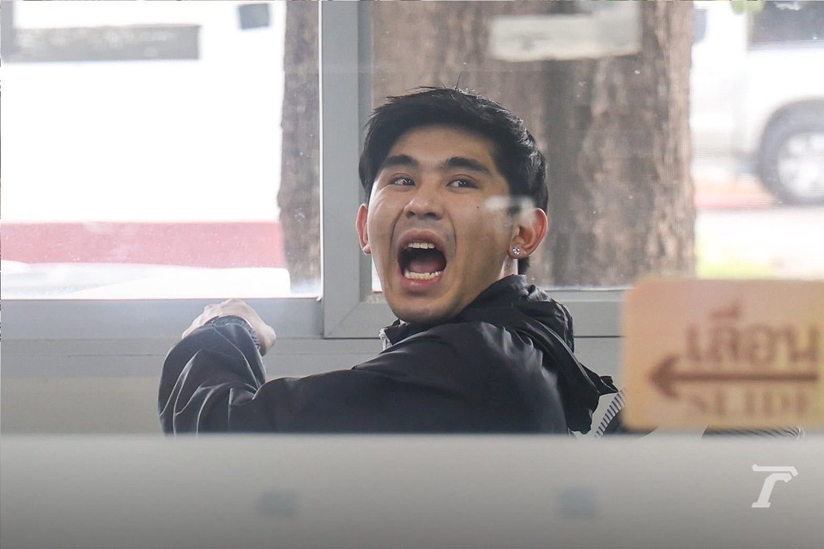 กลิ่นผ้าอ้อมยังติดตูดอยู่เลย ดันอยากจะมาดูแลประชาชน

 #ลูกนักการเมือง