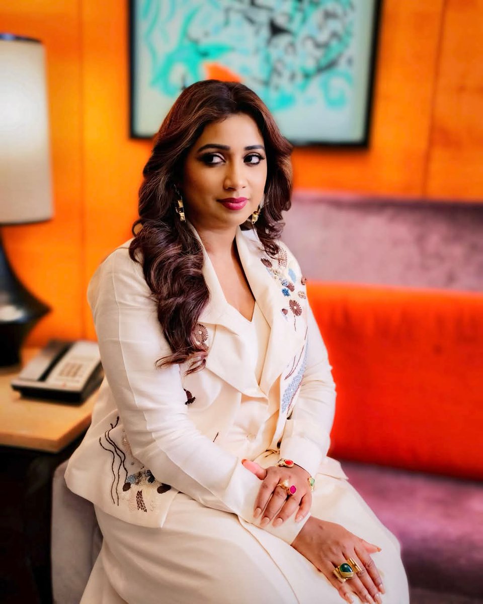 Pipasha10's tweet photo. Tu mera koi naa hoke bhi kuchh laage💕🇧🇩 @shreyaghoshal https://t.co/LPAhParddR
