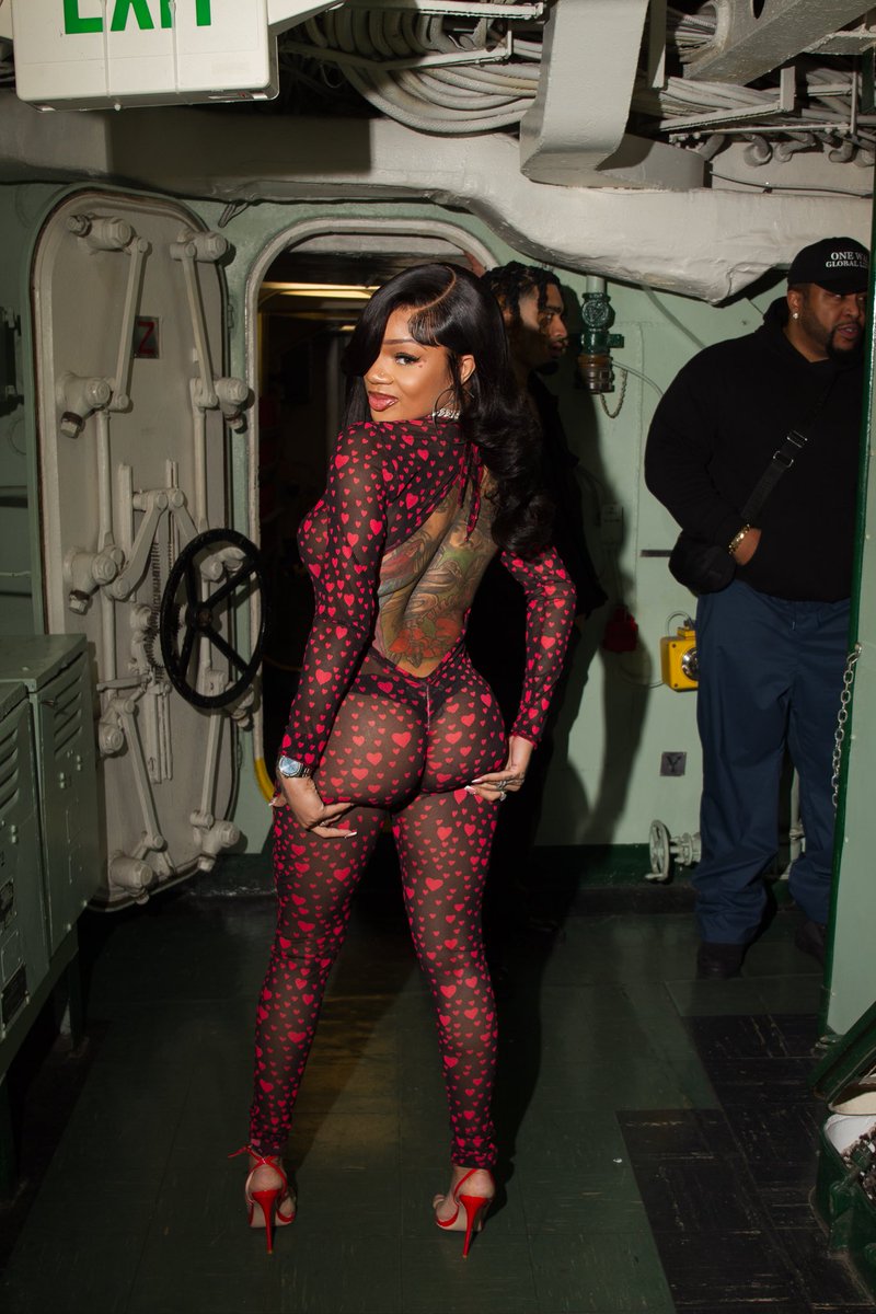 augustus36's tweet photo. @GloTheofficial My Favorite artist, Hottest female out right now keep yo foot down you killing them coming from a OG🥰😍 https://t.co/rXyoEZyZkk