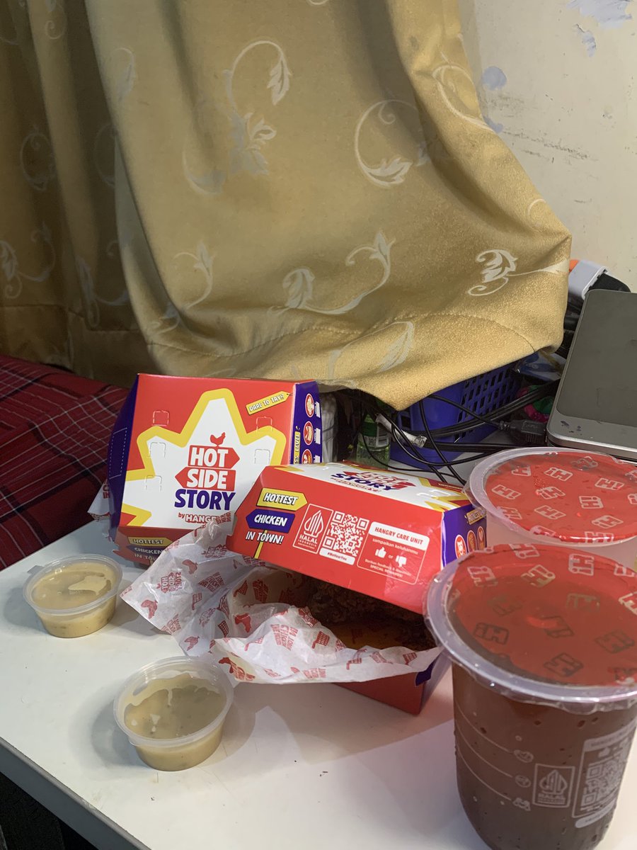 qardust's tweet photo. karena suka dikirimin sama sodara, sekarang hot side story jadi menu wajib kalo bingung mau makan apa https://t.co/5s1gViD66N
