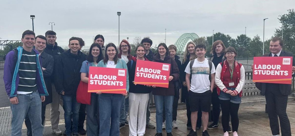PhilipHutch98's tweet image. Great to be out with @YoungLabourUK in Runcorn today.
Our generation can’t afford Reform: they would undermine the NHS, oppose workers’ rights and roll back action on climate change.
Only Labour can deliver a better and brighter future for young people 🌹