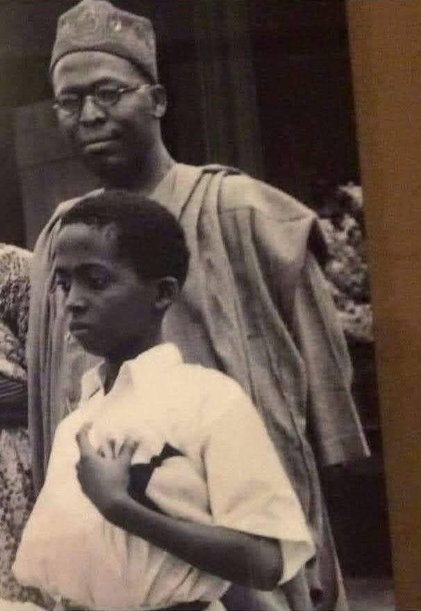 MidalaMohammed's tweet image. In 1955, Chief Obafemi Awolowo&apos;s administration established a &quot;Free Education Scheme&quot; in the Western Region, Nigeria.

To set an example, Awolowo personally took his eldest son to enroll in the nearest public school.
