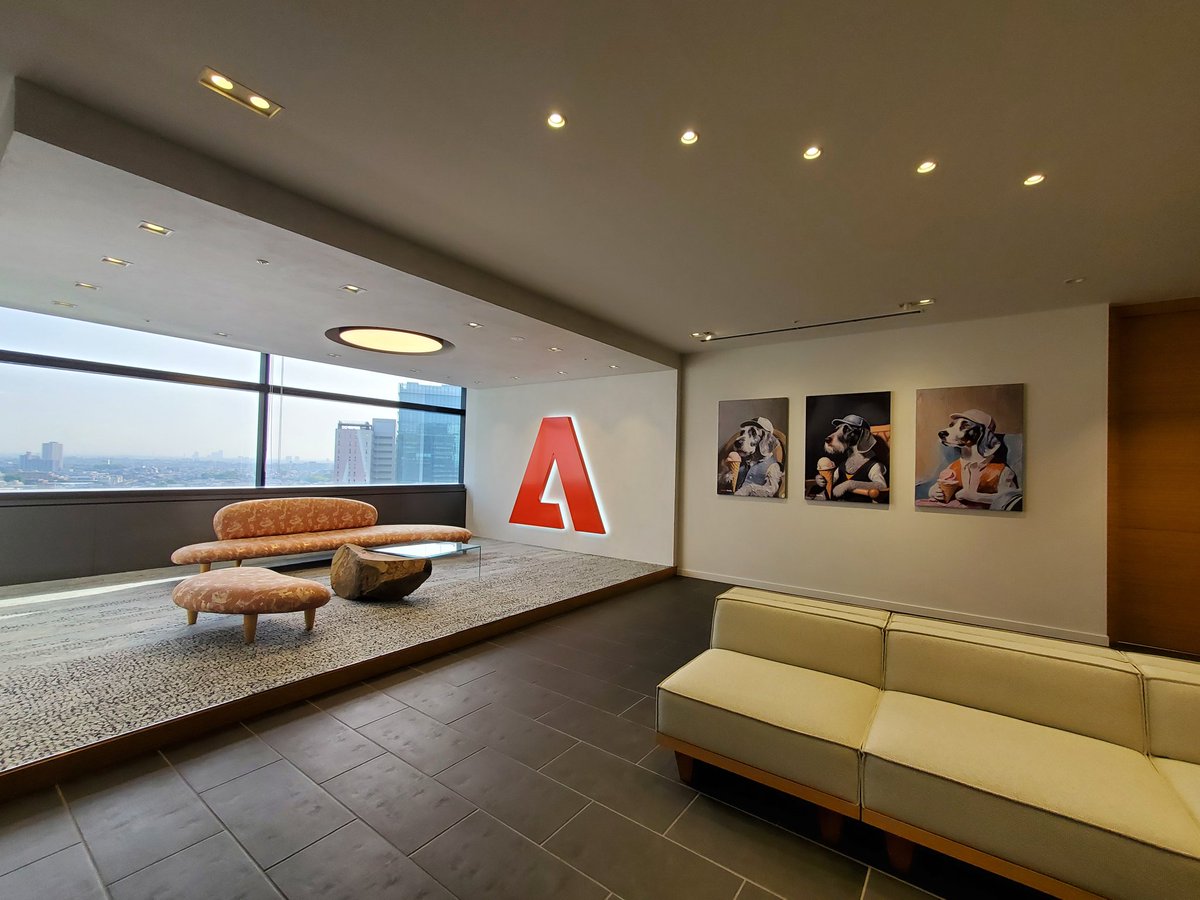 yuign_design's tweet photo. クリエイターズフェスティバルに参加してきました✨
なんとAdobeのオフィスに潜入させていただきました✨
めちゃめちゃおしゃれ✨
デザイナーやディレクターの方々と交流したりお土産もたくさんいただき充実した時間を過ごさせていただきました✨
素敵なイベント企画運営ありがとうございます✨ https://t.co/hqykJFrC3U