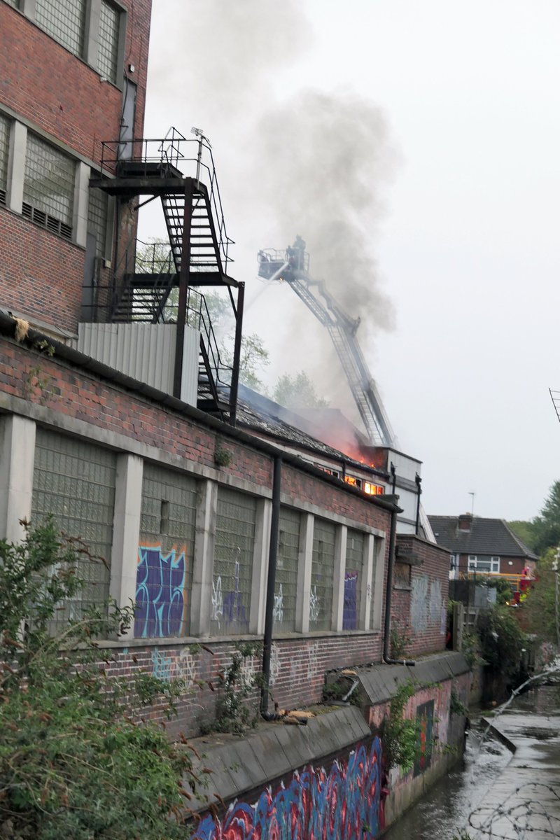 ESV911's tweet photo. Youtube short of Fire in Coleman Road Leicester https://t.co/KFaGbeAwcc #Leicester https://t.co/s8O8RRpkQS