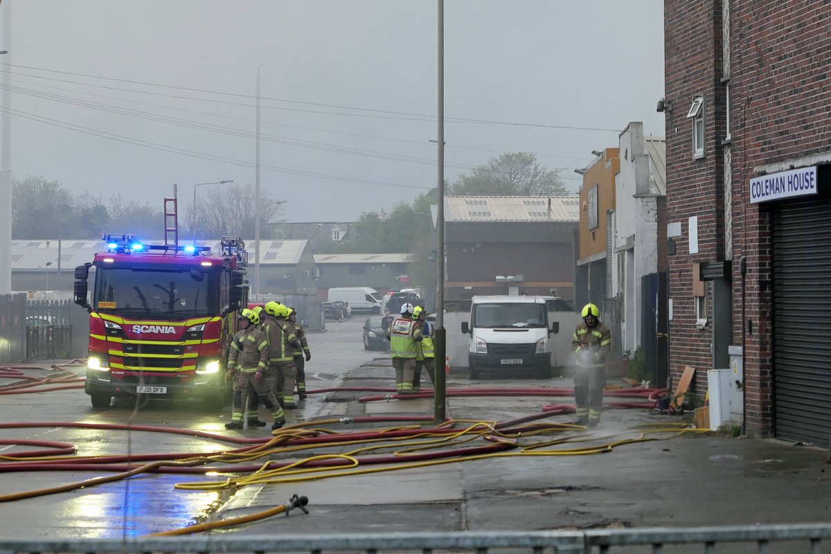 ESV911's tweet photo. Youtube short of Fire in Coleman Road Leicester https://t.co/KFaGbeAwcc #Leicester https://t.co/s8O8RRpkQS