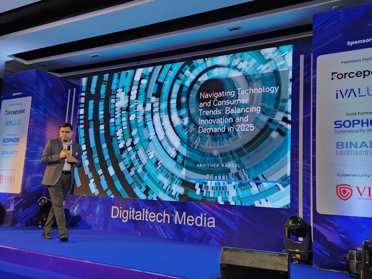 ChampMeetali's tweet photo. Abhishek Bansal in action at Digitaltech Conclave 
@DigitaltechM  #digitaltechmedia https://t.co/0IQeUvw1nU