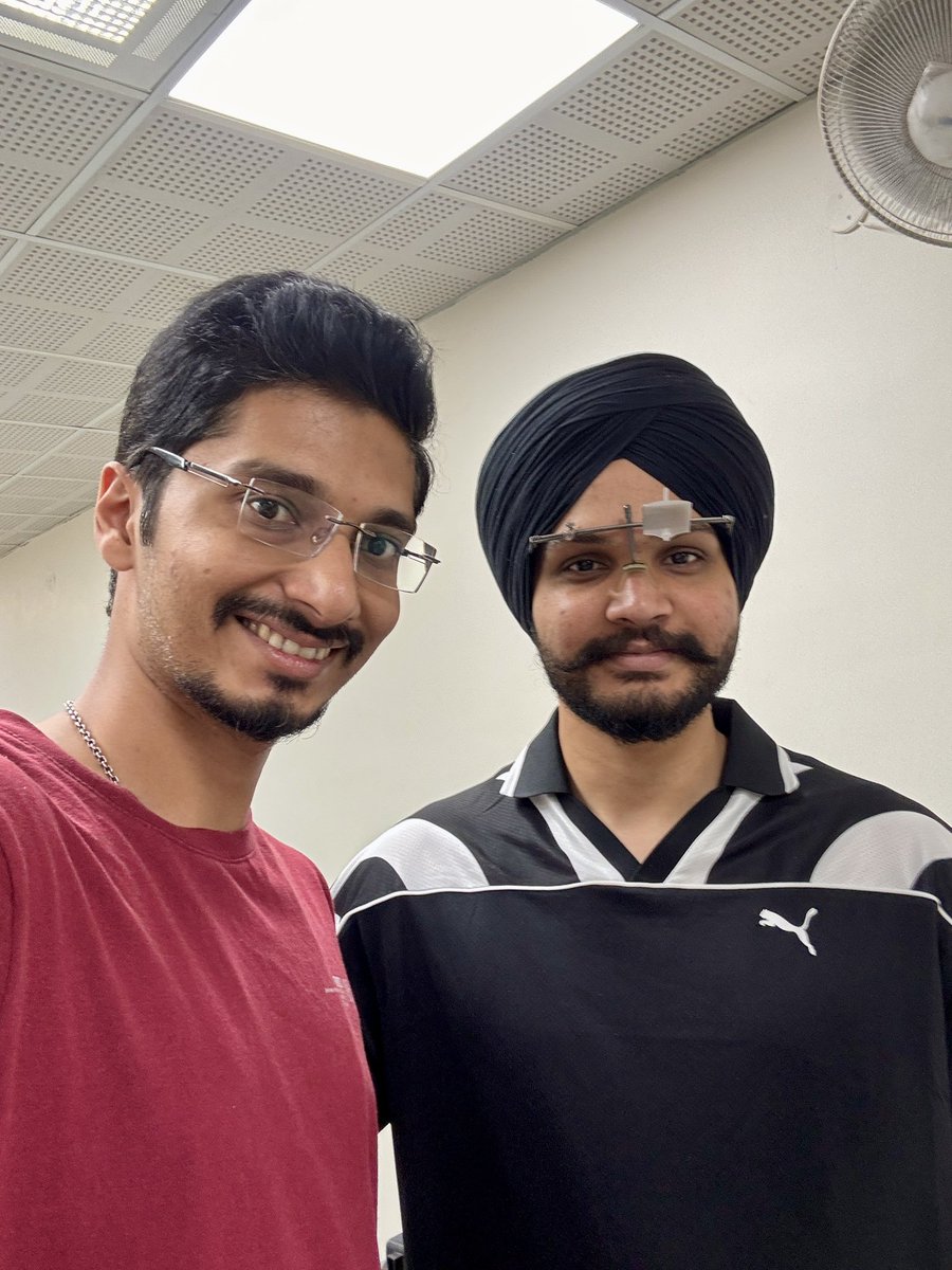 ag_apurv's tweet photo. Honour of meeting 𝐒𝐚𝐫𝐚𝐛𝐣𝐨𝐭 𝐒𝐢𝐧𝐠𝐡, 𝐁𝐫𝐨𝐧𝐳𝐞 𝐌𝐞𝐝𝐚𝐥𝐢𝐬𝐭 - 𝐏𝐚𝐫𝐢𝐬 𝟐𝟎𝟐𝟒 𝐎𝐥𝐲𝐦𝐩𝐢𝐜𝐬 🥉

A true champion, humble, focused, and an inspiration to every aspiring shooter.
Wishing him all the best for his upcoming matches.💪🇮🇳
#ARAcademy #SarabjotSingh https://t.co/cCCfBfKZuj