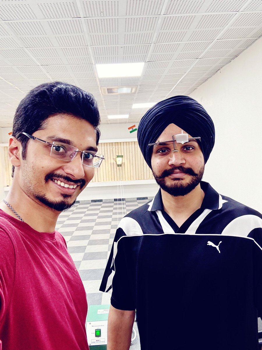 ag_apurv's tweet photo. Honour of meeting 𝐒𝐚𝐫𝐚𝐛𝐣𝐨𝐭 𝐒𝐢𝐧𝐠𝐡, 𝐁𝐫𝐨𝐧𝐳𝐞 𝐌𝐞𝐝𝐚𝐥𝐢𝐬𝐭 - 𝐏𝐚𝐫𝐢𝐬 𝟐𝟎𝟐𝟒 𝐎𝐥𝐲𝐦𝐩𝐢𝐜𝐬 🥉

A true champion, humble, focused, and an inspiration to every aspiring shooter.
Wishing him all the best for his upcoming matches.💪🇮🇳
#ARAcademy #SarabjotSingh https://t.co/cCCfBfKZuj