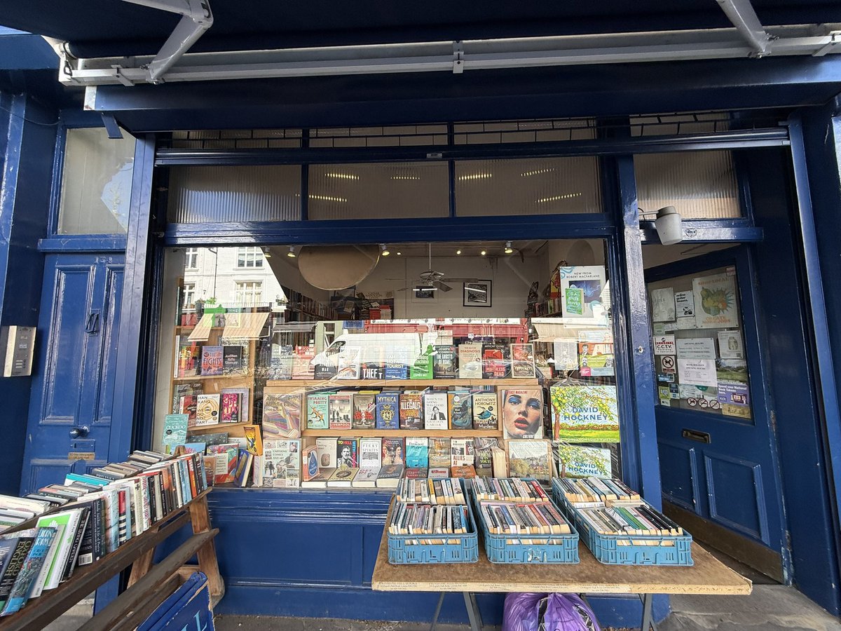 PrimroseHillHub's tweet photo. iLPH Says bibliophiles of the world unite! Great browsing secret in open view @PHBookshop! 3 Found over the years! #PrimroseHillBookshop #Bibliophiles #BrowsingSecrets #OpenView #Books #bookstoread https://t.co/QTtjU1QTcF